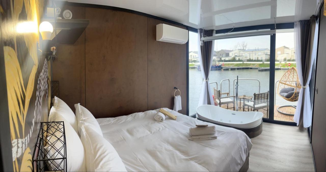 Reve flottant pour amoureux Houseboat Black et White Sauna LʼIsle-Adam Extérieur photo